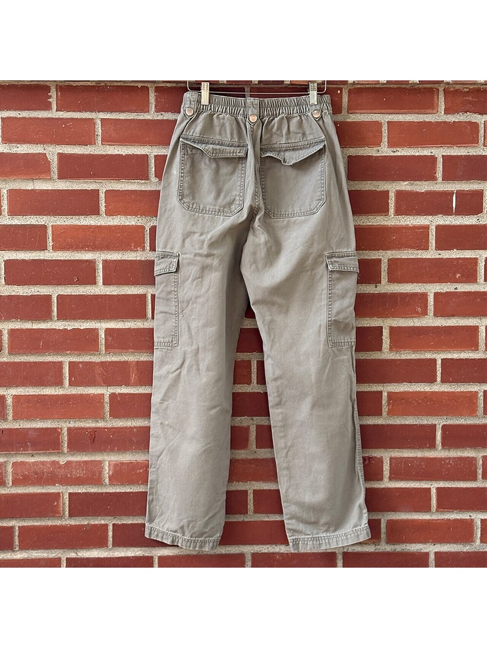 Forever 21 Medium Gray Cargo Pants with Elastic Waistband - Picture 2 of 4